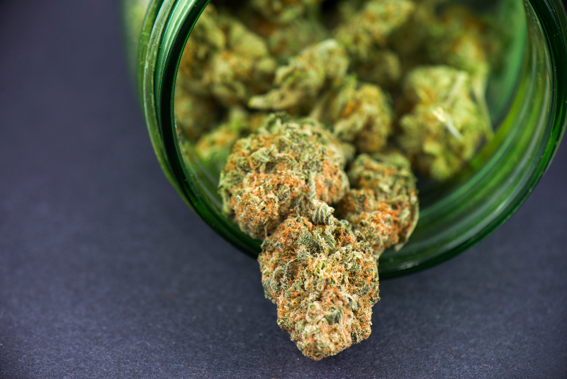 Choosing Apples and Bananas Strain Products Safely in the USA